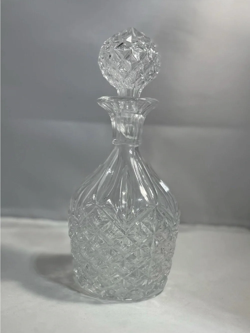 VTG Pineapple Cut Crystal Decanter w/Stopper Flaw Elegant Refined Hollywood Glam